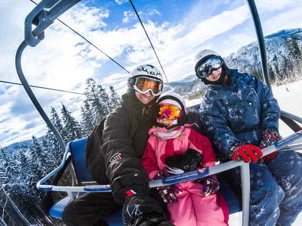 Famille Station Ski Sur Téléphérique — Photo