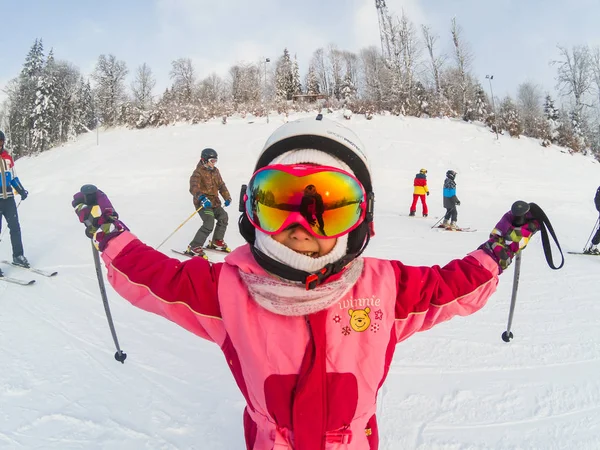 Bonito Menina Esquiador Close — Fotografia de Stock