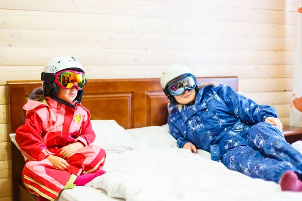Mother Daughter Skiers — Stock Photo, Image