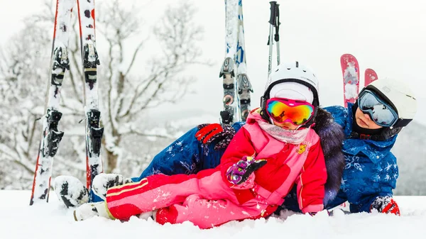 Moeder Dochter Skiërs — Stockfoto