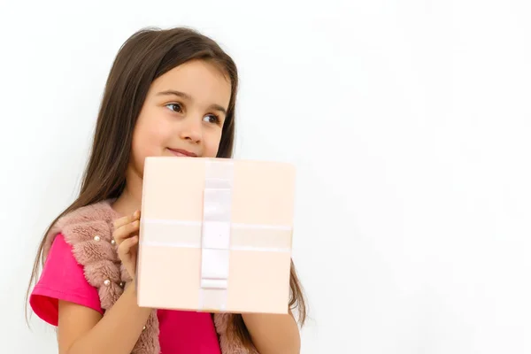 Menina Com Presente — Fotografia de Stock