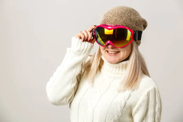Retrato Uma Menina Feliz Usando Óculos Esqui — Fotografia de Stock