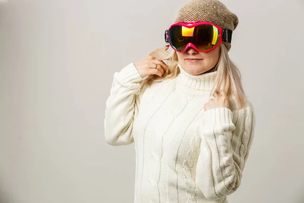 Retrato Uma Menina Feliz Usando Óculos Esqui — Fotografia de Stock