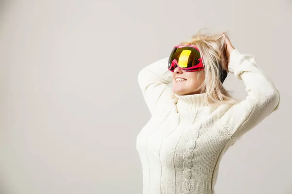 Porträt Eines Glücklichen Jungen Mädchens Mit Skibrille — Stockfoto