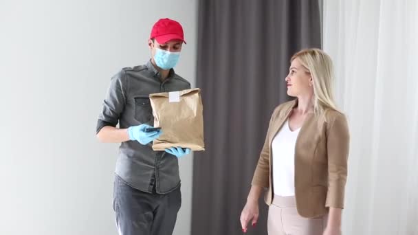 The delivery service will bring packages from the grocery store home to the customer — Stock Video