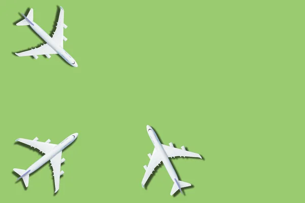 Модель Плоскости Самолет Зеленом Фоне Цвета — стоковое фото