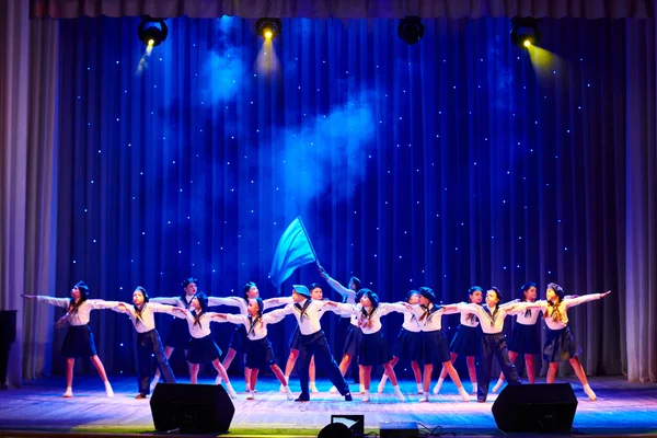 Children perform in The 'New Style' music and art festival — Stock Photo, Image