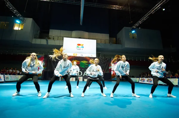 Niños bailan en la competencia internacional "MegaDance" — Foto de Stock