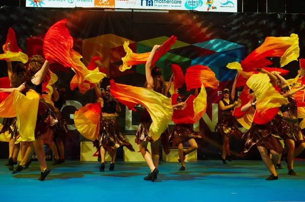 Niños bailan en la competencia internacional "MegaDance" —  Fotos de Stock