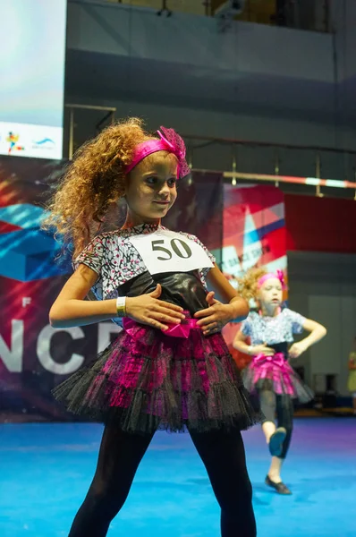 Barndans på internationella "Megadance" competotion — Stockfoto