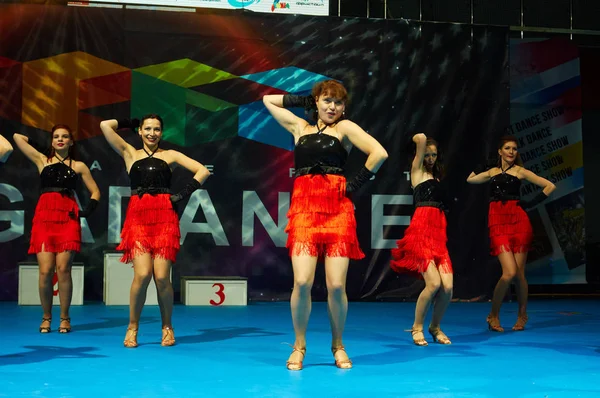 Дети танцуют на международном конкурсе "MegaDance" — стоковое фото