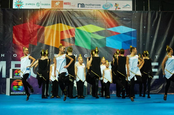 Kinderen dansen op internationale "Megadance" competotion — Stockfoto