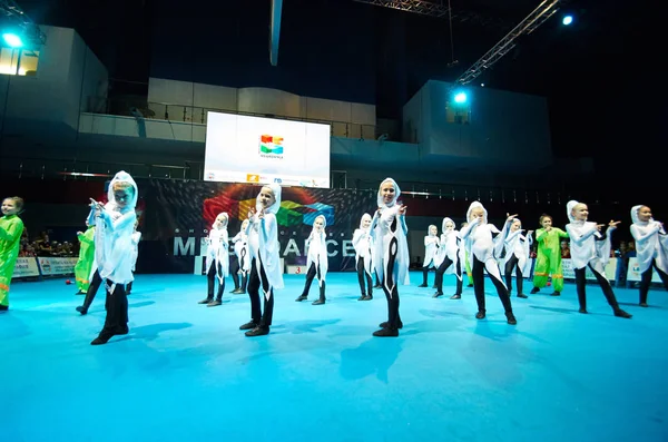 Niños bailan en la competencia internacional "MegaDance" — Foto de Stock