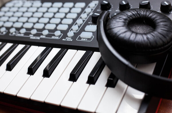 Closeup photo of a mini keyboard with a pair of headphones