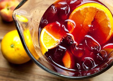 Meyveli yaz Sangria