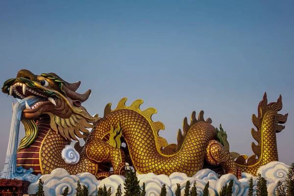 พิพิธภัณฑ์มังกรดาวน์เทนเดอร์ สุพรรณบุรี — ภาพถ่ายสต็อก