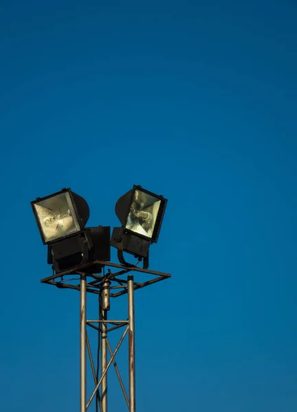 Açık gökyüzü ışıklarla spor