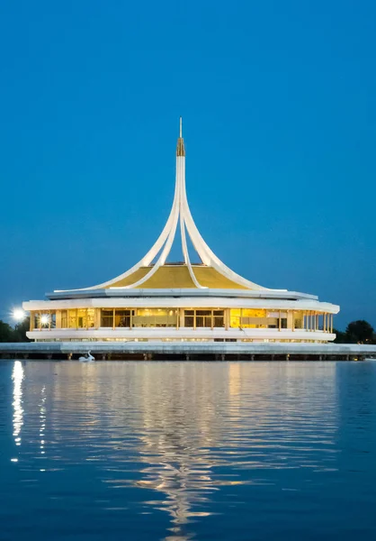 Ratchamongkol bu Suanlung Rama 9 Tayland, 24 Aralık 2016 kule