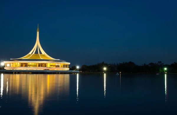 Ratchamongkol bu Suanlung Rama 9 Tayland, 24 Aralık 2016 kule