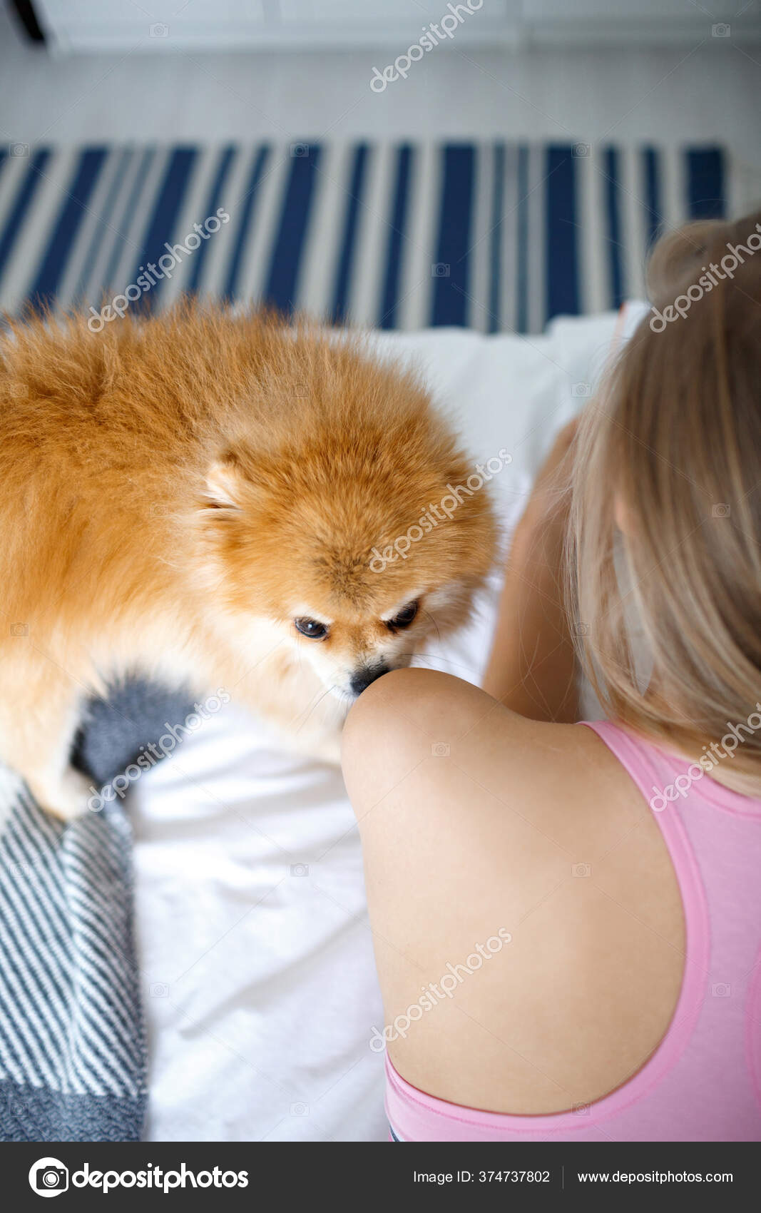 Қыз жігіттің жыныс мүшесін тістеп алған