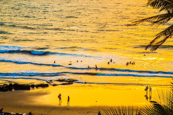 Pôr do sol na praia, Oceano Pacífico, Índia — Fotografia de Stock