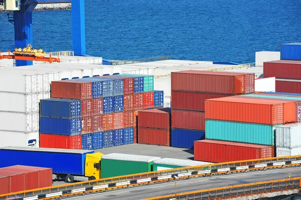 Macara portuară de marfă și container — Fotografie, imagine de stoc