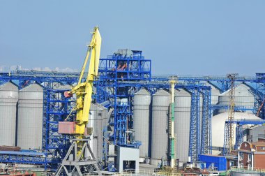 Kargo vinç ve tahıl kurutucular