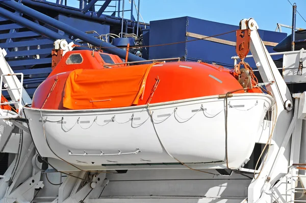 Barca di salvataggio di sicurezza sul ponte della nave — Foto Stock