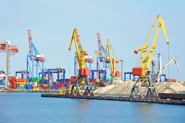 Poort lading kraan en container — Stockfoto