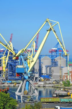 Kargo vinç ve tahıl kurutucular