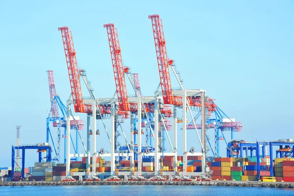 Poort lading kraan en container — Stockfoto