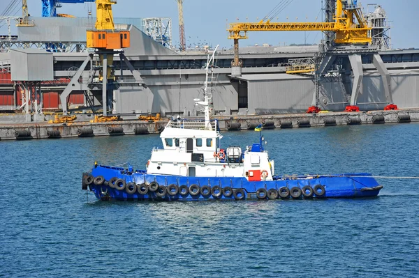 Tugboat and port cargo crane — Stock Photo, Image