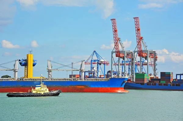 Embarcação de rebocador a granel — Fotografia de Stock