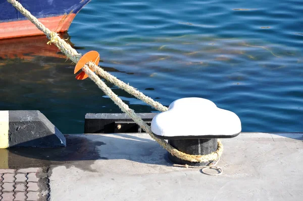 Old mooring bollard — Stock Photo, Image