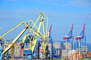 Kargo vinç ve tahıl kurutucular