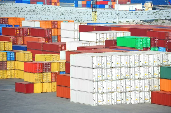 Frachtcontainer im Hafen — Stockfoto