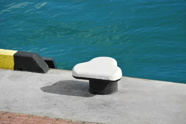 Old mooring bollard — Stock Photo, Image