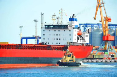 römorkör yardımcı toplu kargo gemisi