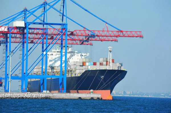 Bağlantı noktası kargo vinç, gemi ve konteyner