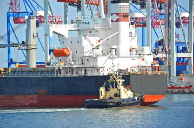 römorkör yardımcı toplu kargo gemisi