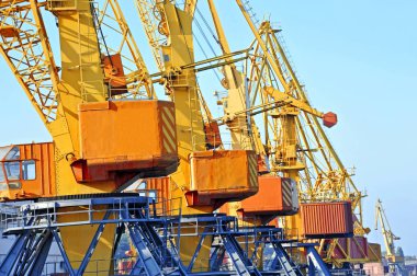 bağlantı noktası kargo vinç