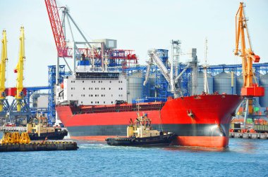 römorkör yardımcı toplu kargo gemisi