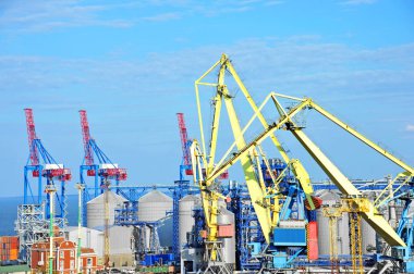 Kargo vinç ve tahıl kurutucular