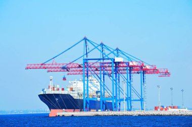 Bağlantı noktası kargo vinç, gemi ve konteyner