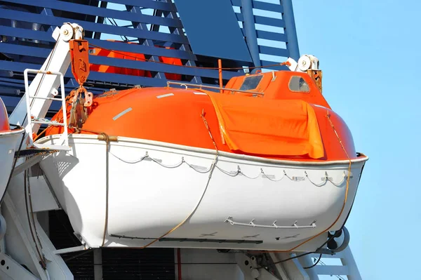 Barca di salvataggio di sicurezza sul ponte della nave — Foto Stock