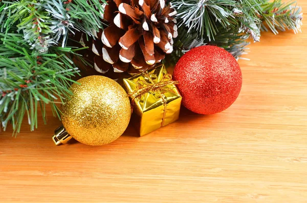 Karácsonyfa és dekoráció — Stock Fotó