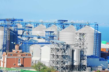 Kargo vinç ve tahıl kurutucular