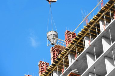 Çimento karıştırma kabı kaldırma vinç