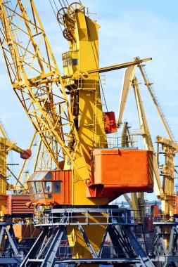 bağlantı noktası kargo vinç