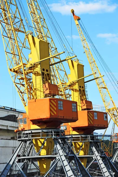 Port cargo crane — Stock Photo, Image